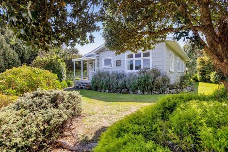 Photo of property in 183 Tasman Street, Opunake, 4616