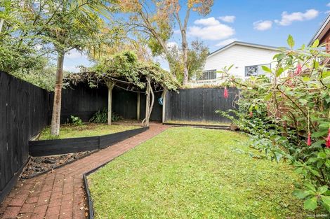 Photo of property in 2/99 Weldene Avenue, Glenfield, Auckland, 0629