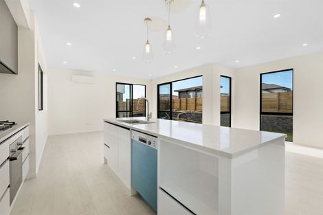 Photo of property in 53 Sunnyheights Road, Orewa, 0931