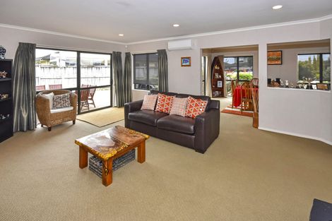 Photo of property in 16 Fergy Crescent, Wattle Downs, Auckland, 2103