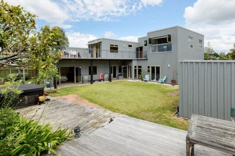 Photo of property in 141 Karewa Parade, Papamoa Beach, Papamoa, 3118