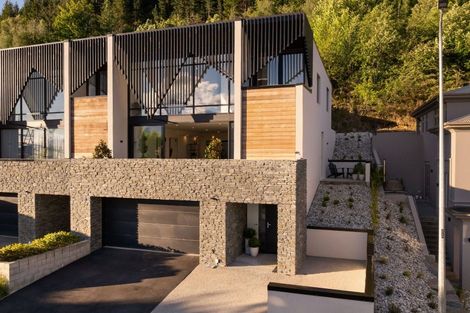 Photo of property in 14 Vancouver Drive, Queenstown, 9300