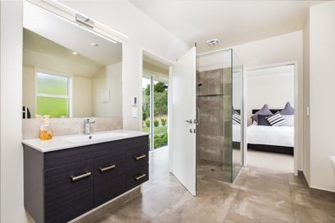 Photo of property in 1 Peregrine Place, Kinloch, Taupo, 3377