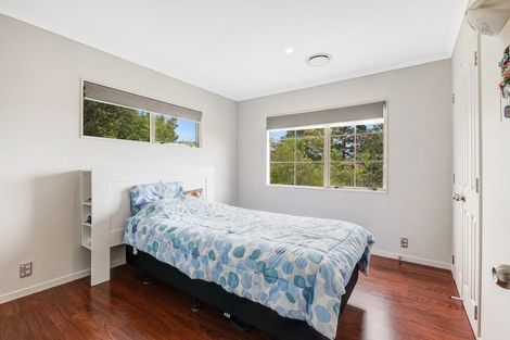 Photo of property in 32 Canary Place, Unsworth Heights, Auckland, 0632