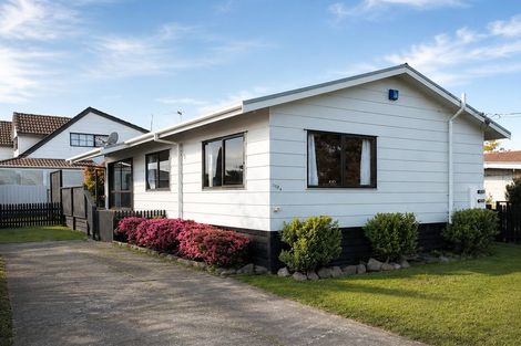 Photo of property in 1/202 Te Atatu Road, Te Atatu South, Auckland, 0610