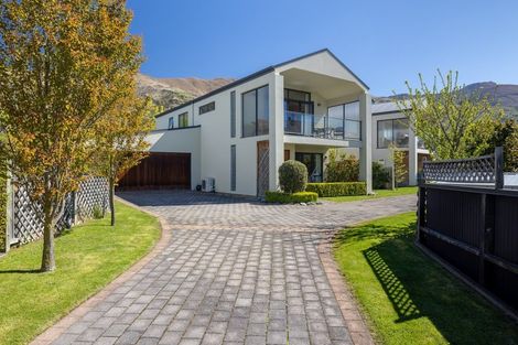 Photo of property in 10 Meadowbrook Place, Wanaka, 9305