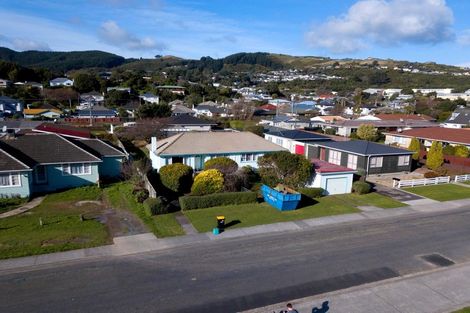 Photo of property in 18 Beauchamp Street, Tawa, Wellington, 5028