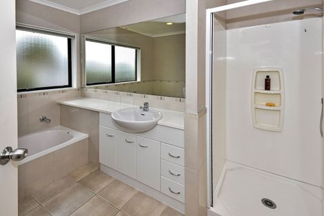 Photo of property in 16 Fergy Crescent, Wattle Downs, Auckland, 2103