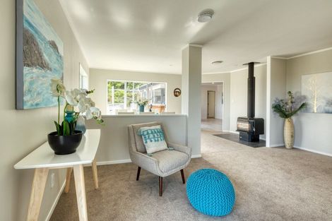 Photo of property in 10 Van Dyke Place, West Harbour, Auckland, 0618
