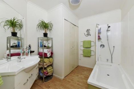 Photo of property in 9/17 Harbour View Road, Te Atatu Peninsula, Auckland, 0610