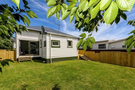 Photo of property in 43 Lorna Street, Lynmouth, New Plymouth, 4310