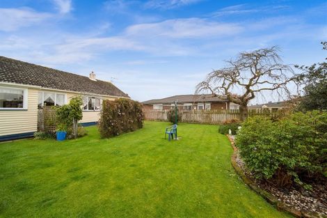 Photo of property in 10 Robbins Crescent, Hawera, 4610