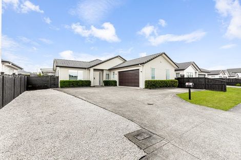 Photo of property in 9 Walter Ruddock Avenue, Kumeu, 0810