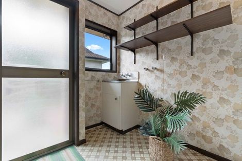 Photo of property in 30 Gibbons Road, Weymouth, Auckland, 2103