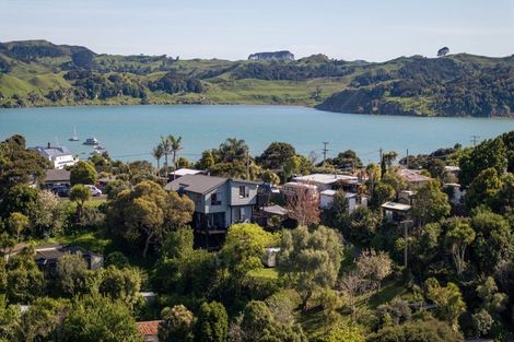 Photo of property in 1 Bay View Road, Raglan, 3225