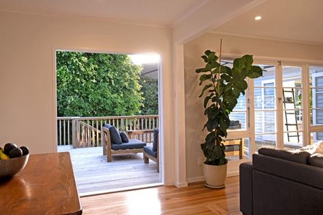 Photo of property in 7 Farringdon Street, Glen Innes, Auckland, 1072