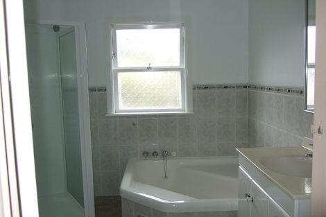 Photo of property in 125 Te Atatu Road, Te Atatu South, Auckland, 0610