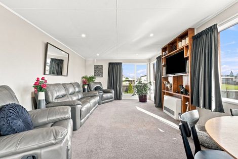 Photo of property in 23 Gibbons Crescent, Castlecliff, Whanganui, 4501