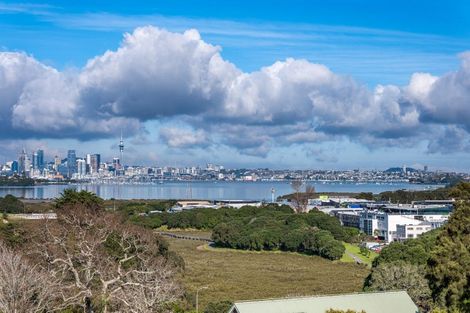Photo of property in Frank Sargeson Apts, 406/74 Anzac Street, Takapuna, Auckland, 0622
