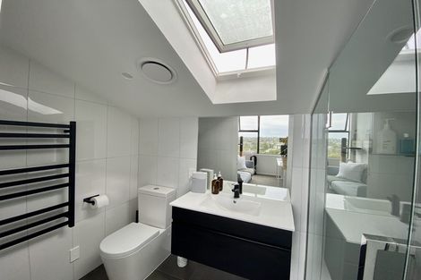 Photo of property in 6/15 Chivalry Road, Glenfield, Auckland, 0629