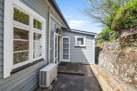 Photo of property in 19 Hawkhurst Road, Lyttelton, 8082