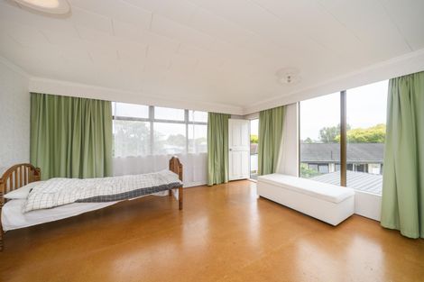 Photo of property in 18 Cecil Place, Cloverlea, Palmerston North, 4412