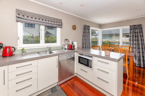 Photo of property in 93 Crofton Road, Harewood, Christchurch, 8051