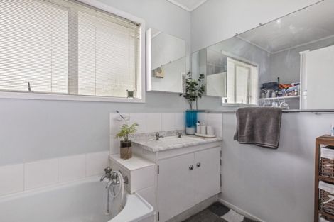 Photo of property in 2/15a Oates Road, Glen Eden, Auckland, 0602