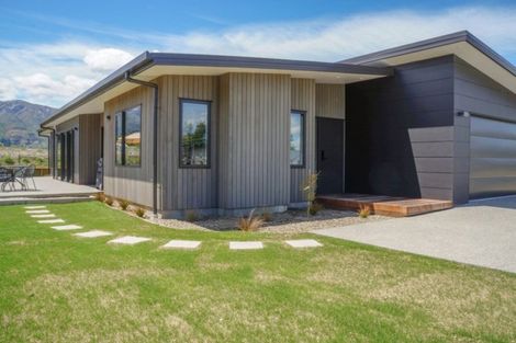 Photo of property in 16 Sarges Way, Lake Hawea, Wanaka, 9382