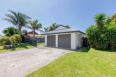 Photo of property in 11 Checketts Place, Papamoa Beach, Papamoa, 3118