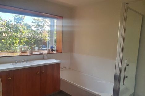 Photo of property in 4 Inglewood Place, Avonhead, Christchurch, 8042