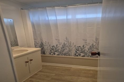 Photo of property in 1/26 Compass Place, Te Atatu Peninsula, Auckland, 0610
