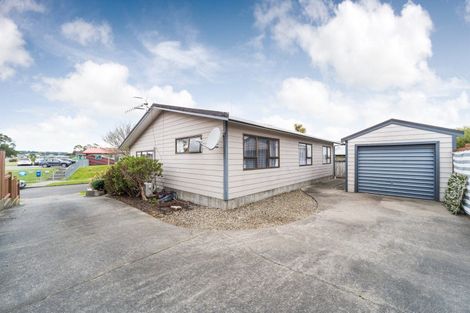 Photo of property in 57 Rhodes Drive, Kelvin Grove, Palmerston North, 4414