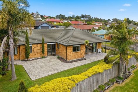 Photo of property in 19 Black Teal Close, Unsworth Heights, Auckland, 0632