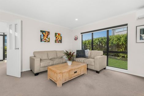 Photo of property in 24 Pickaberry Avenue, Karaka, Papakura, 2113