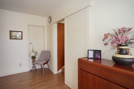 Photo of property in 22 Chelsea View Drive, Chatswood, Auckland, 0626