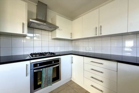 Photo of property in 6 Durham Street, Te Atatu Peninsula, Auckland, 0610