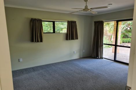 Photo of property in 10 Gleaming Place, Waiuku, 2123