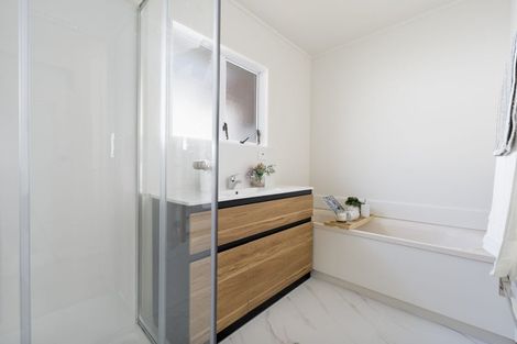 Photo of property in 2/5 Newington Road, Henderson, Auckland, 0612