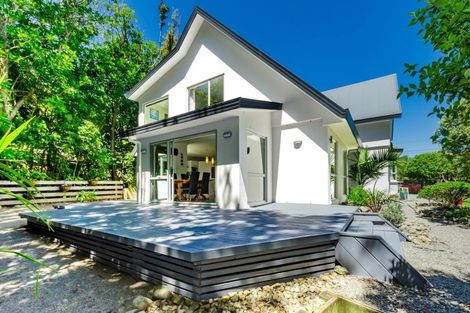 Photo of property in 13 Kakariki Grove, Waikanae, 5036