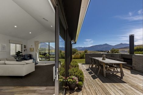 Photo of property in 12 Kinross Lane, Jacks Point, Queenstown, 9371
