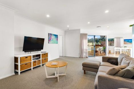 Photo of property in 2/87 Island Bay Road, Beach Haven, Auckland, 0626