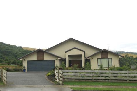 Photo of property in 14 Grace Nicholls Grove, Riverstone Terraces, Upper Hutt, 5018
