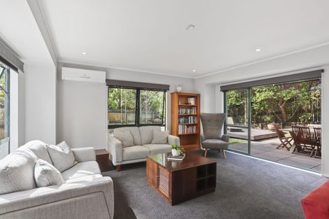 Photo of property in 13a Avonleigh Road, Green Bay, Auckland, 0604