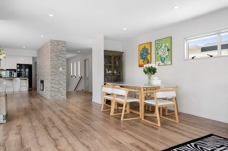 Photo of property in 31 Churchill Road, Murrays Bay, Auckland, 0630