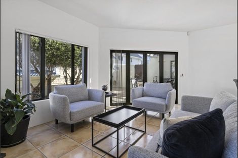 Photo of property in 25 Jordan Street, Island Bay, Wellington, 6023