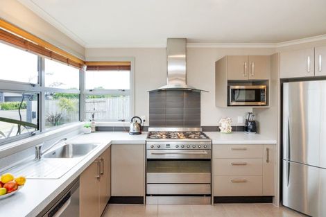 Photo of property in 46 Rosalie Terrace, Kelvin Grove, Palmerston North, 4414