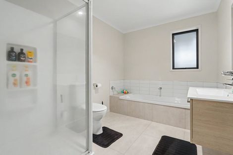 Photo of property in 5 Allen Way, Te Puke, 3119