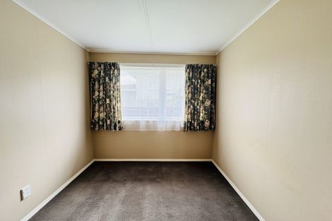 Photo of property in 80a Wikiriwhi Crescent, Awapuni, Palmerston North, 4412