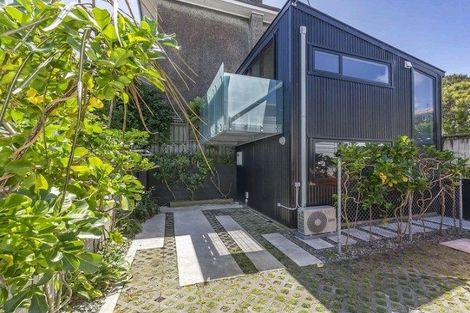 Photo of property in 11b Caroline Street, Mount Victoria, Wellington, 6011